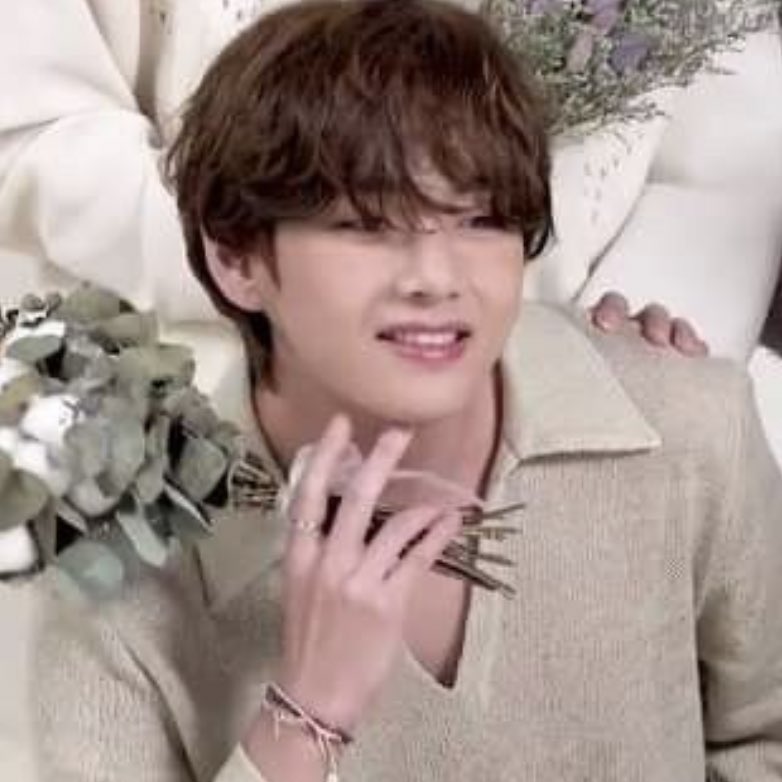 taetaethinker's tweet photo. his pretty smile https://t.co/ViW9axKmbp