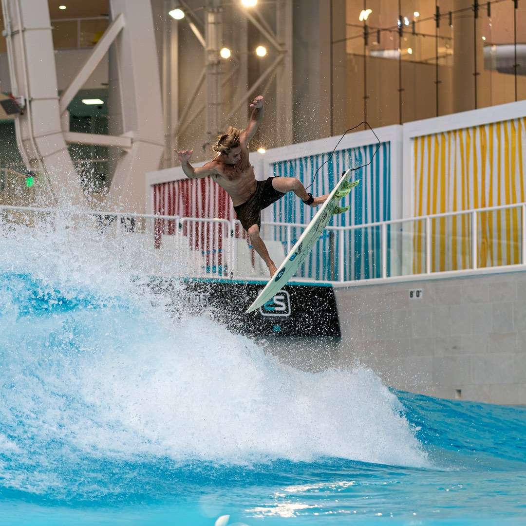 WavePoolMag_'s tweet image. Our favorite indoor wave tank at the moment: Skudin Surf American Dream by @AWMsurf 
.
.
.
#letswavepool #CuriosityAndStoke #surftank #wavepool #waves #stoke #surfpark #surfpool #wavepark #surfparks #freshwatersurf #wavepoolfun  #wavetub #surfing #surfer #surfinglife #poolday