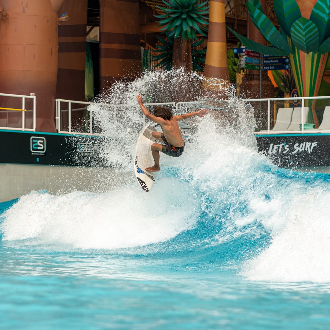 WavePoolMag_'s tweet image. Our favorite indoor wave tank at the moment: Skudin Surf American Dream by @AWMsurf 
.
.
.
#letswavepool #CuriosityAndStoke #surftank #wavepool #waves #stoke #surfpark #surfpool #wavepark #surfparks #freshwatersurf #wavepoolfun  #wavetub #surfing #surfer #surfinglife #poolday