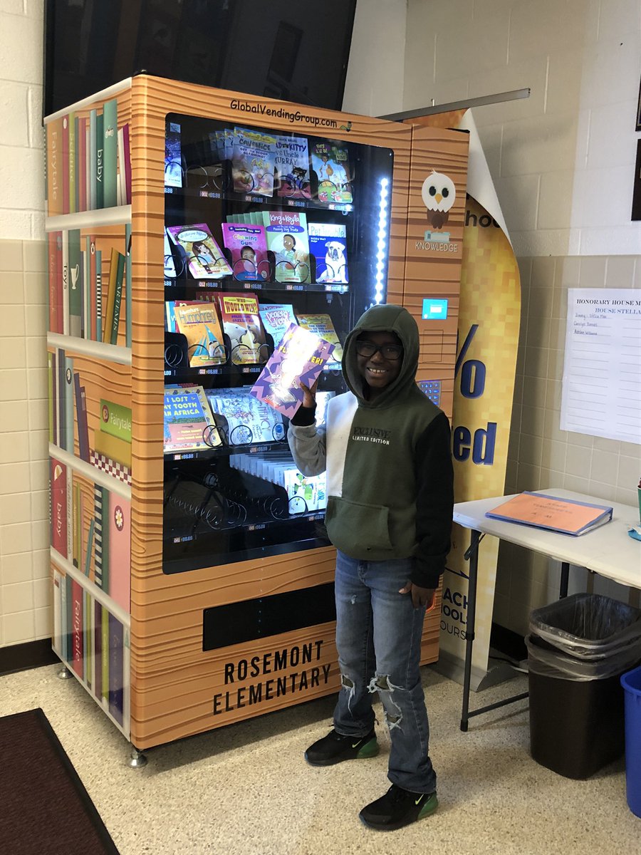 These Rosemont Eagles each earned a gold coin to purchase a book from our book vending machine!!! They reached their goal of obtaining 100% on their first try on Achieve 3000!!! Woohoo! 📚👏🏅