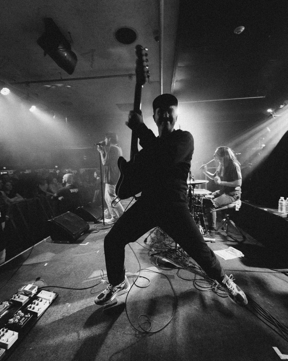 movementsCA's tweet image. Thank you Reading for all the jumping and dancing 🕺 We’re playing tonight at The Norva in Norfolk! 

photos by @anthnypurcella