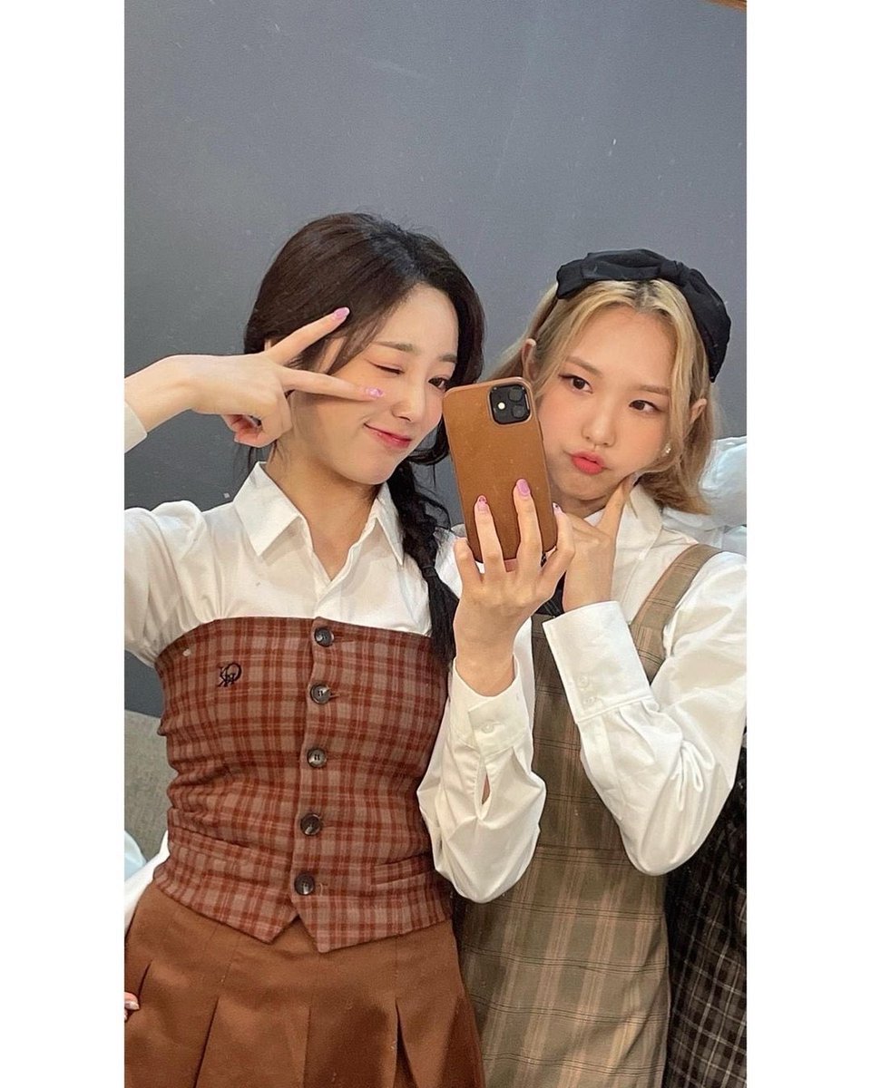 lightsumpics's tweet photo. huiyeon for hina's birthday (1)
#HINAmonroll_SpringBirthday
#봄에_핀_첫사랑꽃_히나날 https://t.co/fvIOBOp1jN