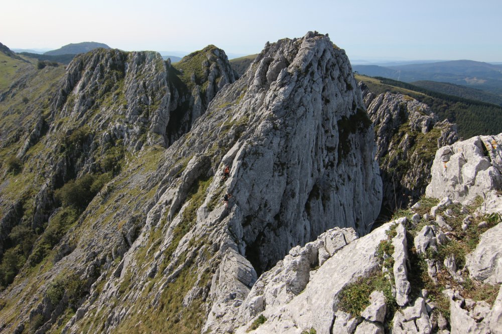 AFImprobable's tweet photo. ¿Cuál es la ruta más alpina de Euskadi?🧗
Si no es la CRESTA INTEGRAL DE ANBOTO, cerca estará del top.
Una de las rutas más esperadas de la lista de pendientes en @AFImprobable sobre todo su temido #Pasodeldiablo😈
¡No os perdáis el reportaje!
⬇️⬇️
https://t.co/kliw1qOYHG https://t.co/gq6neCLrWI