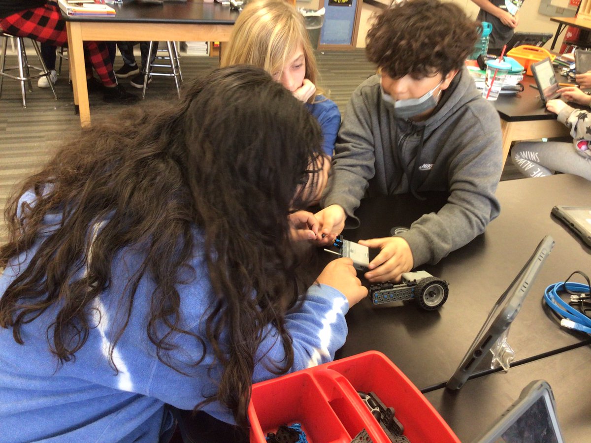 RushtonPeters's tweet photo. Rushton sixth graders are starting their robot building this week! https://t.co/wZ4TCpecoa