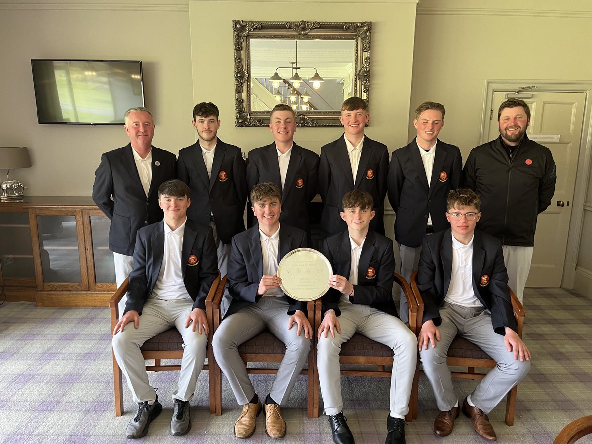 The victorious ⁦<a href="/Lancashiregolf/">Lancashire Golf</a>⁩ team! 🏆 Four Counties Champions once again. Well played boys, a fantastic performance 💪🌹🌹⁦<a href="/Hollinwell/">Hollinwell</a>⁩