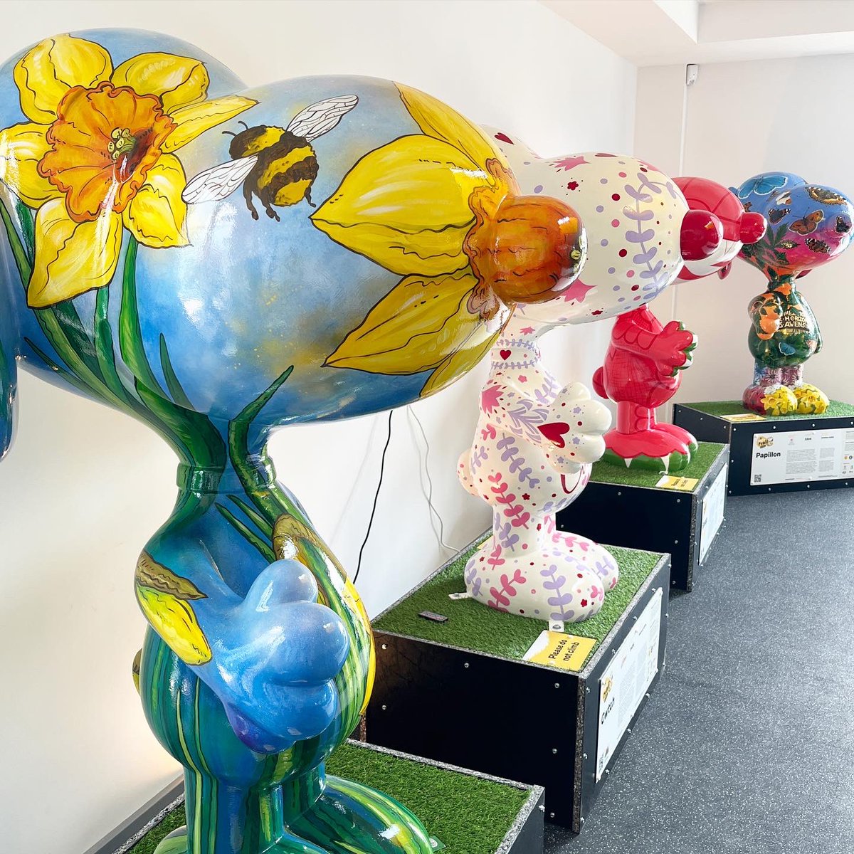 Wild in Art (@wildinart) on Twitter photo We had the pleasure of visiting the new <a href="/DogsTrust/">Dogs Trust 💛🐶</a> Cardiff rehoming centre to see all the spectacular <a href="/ADogsTrail/">A Dog’s Trail</a> Snoopy sculptures before they head out across South Wales for the free art trail.
Download the app and get ready to spot them from tomorrow! adogstrail.org.uk/app/ We had the pleasure of visiting the new <a href="/DogsTrust/">Dogs Trust 💛🐶</a> Cardiff rehoming centre to see all the spectacular <a href="/ADogsTrail/">A Dog’s Trail</a> Snoopy sculptures before they head out across South Wales for the free art trail.
Download the app and get ready to spot them from tomorrow! adogstrail.org.uk/app/