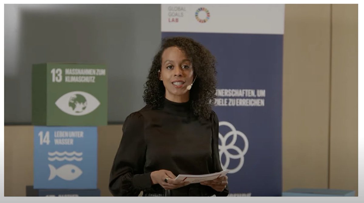 globalgoals_lab's tweet photo. Nach 2 J. Pandemie nun endlich wieder ein Event statt, das z. T. in Präsenz stattfindet.Wie Recht unsere Moderatorin @boussa_thiam beim #Publikumspreis2022 doch hat🎉Ein hörbarer Applaus für den Livestream darf dabei auch nicht fehlen! Link zum Livestream: https://t.co/m6sV6NoGaO https://t.co/qlHkuLcinr