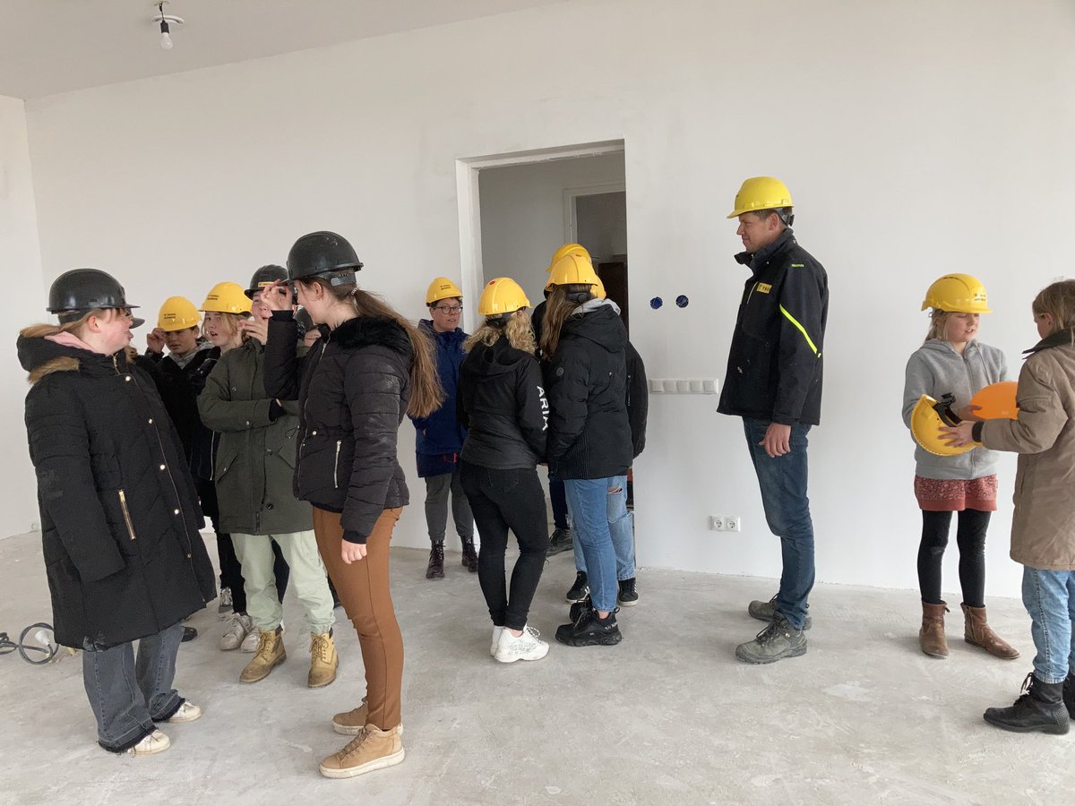 Rondleiding op de bouwplaats van ⁦<a href="/Trebbe1911/">Trebbe</a>⁩ #Girlsday2022