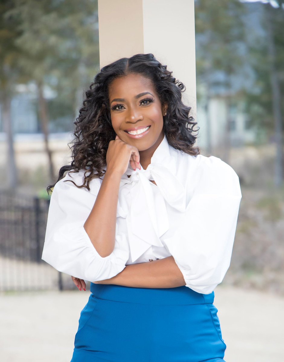 V1019fm's tweet photo. She's a real winner!! Let's celebrate Dr. Shante Williams @blkladyinvest! Learn more about her V 101.9 FM #JDDivaOfTheDay #ShesDope #WomanEmpowerment #WomanPower #V1019 Photo cred: Dr. Shante Williams/Facebook https://t.co/mgSh91vsBm
