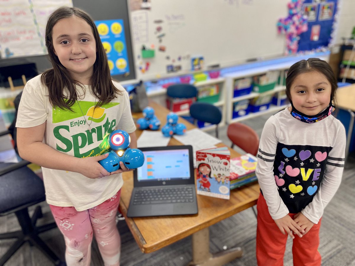 _rbrowning's tweet photo. We had a fun week back learning how to code and retell a story!! @NorthElem1 #IAMWashington https://t.co/NsKLR7k0Sc