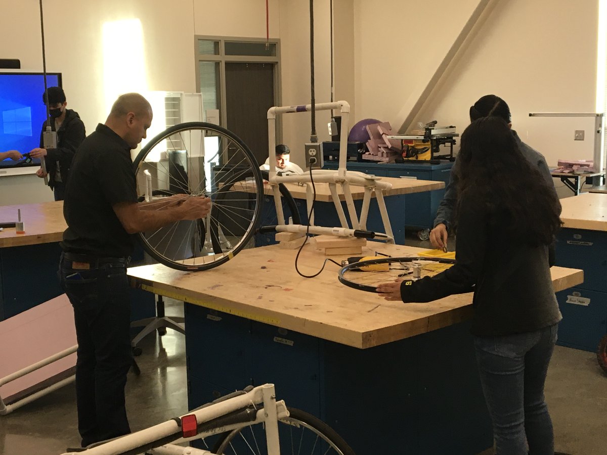 GrctcE's tweet photo. Thank you Felipe from The Bike Shop in helping us troubleshoot our wheels! #bicycle @GR_CTC https://t.co/EjiOvL6W3f