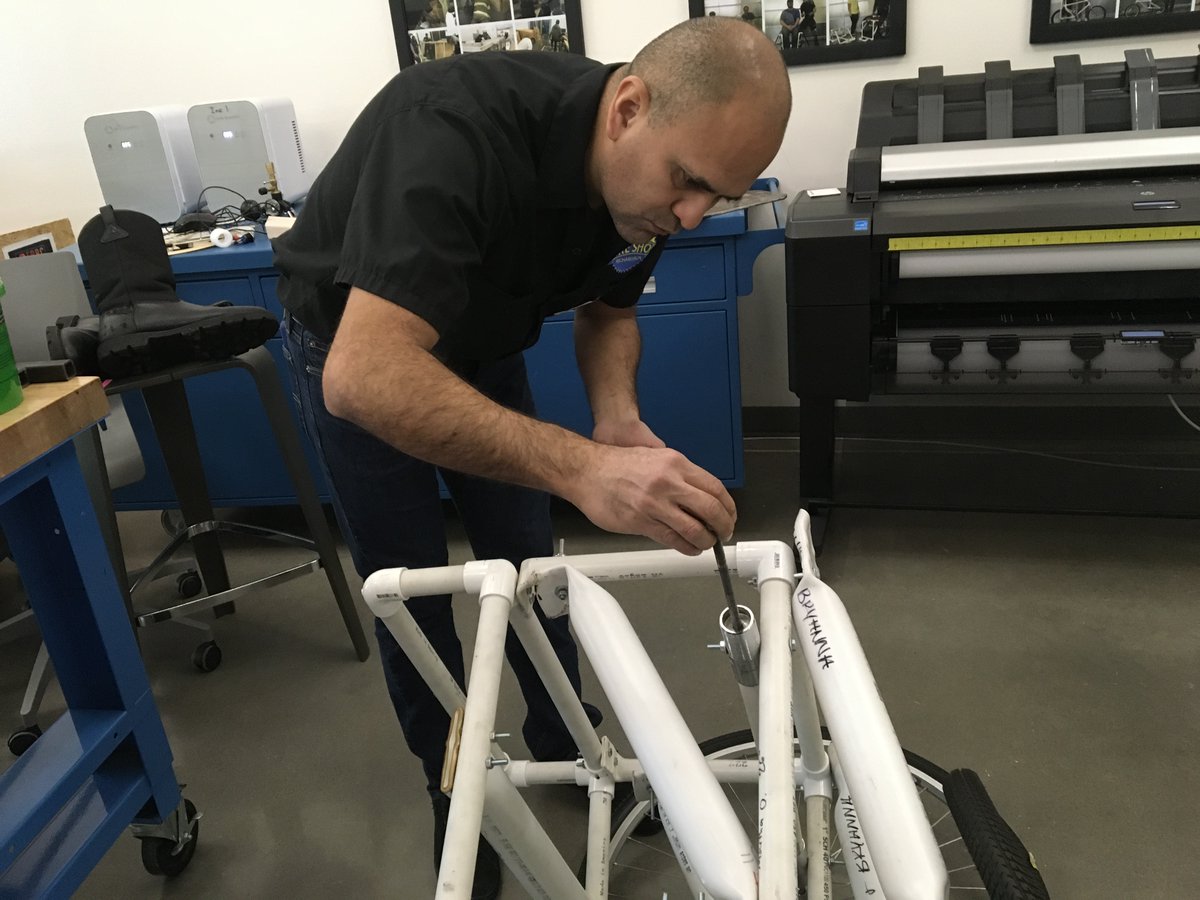 GrctcE's tweet photo. Thank you Felipe from The Bike Shop in helping us troubleshoot our wheels! #bicycle @GR_CTC https://t.co/EjiOvL6W3f