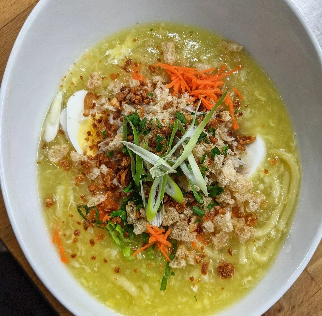 Who craves soup on a rainy day? We have a few soup options! We have Chicken Lomi, Beef Bulalo, Wonton Soup, and La Paz Batchoy.🍲

#FilipinoComfortFood #soupseason