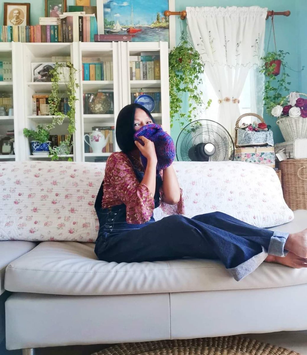 Panjanart's tweet photo. The best time is to read a book. https://t.co/lXqsN8Hkoe