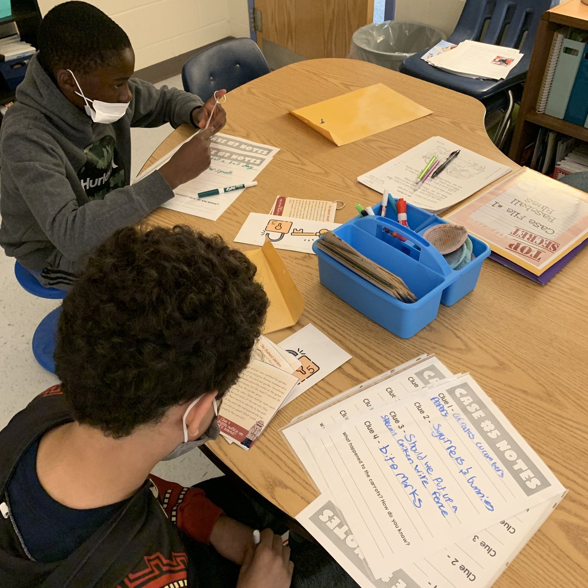 MrsEdwardsReads's tweet photo. 5th Grade Detectives are using their inference skills to solve various mysteries! #ashlandsoar https://t.co/KTBRoaYIbu