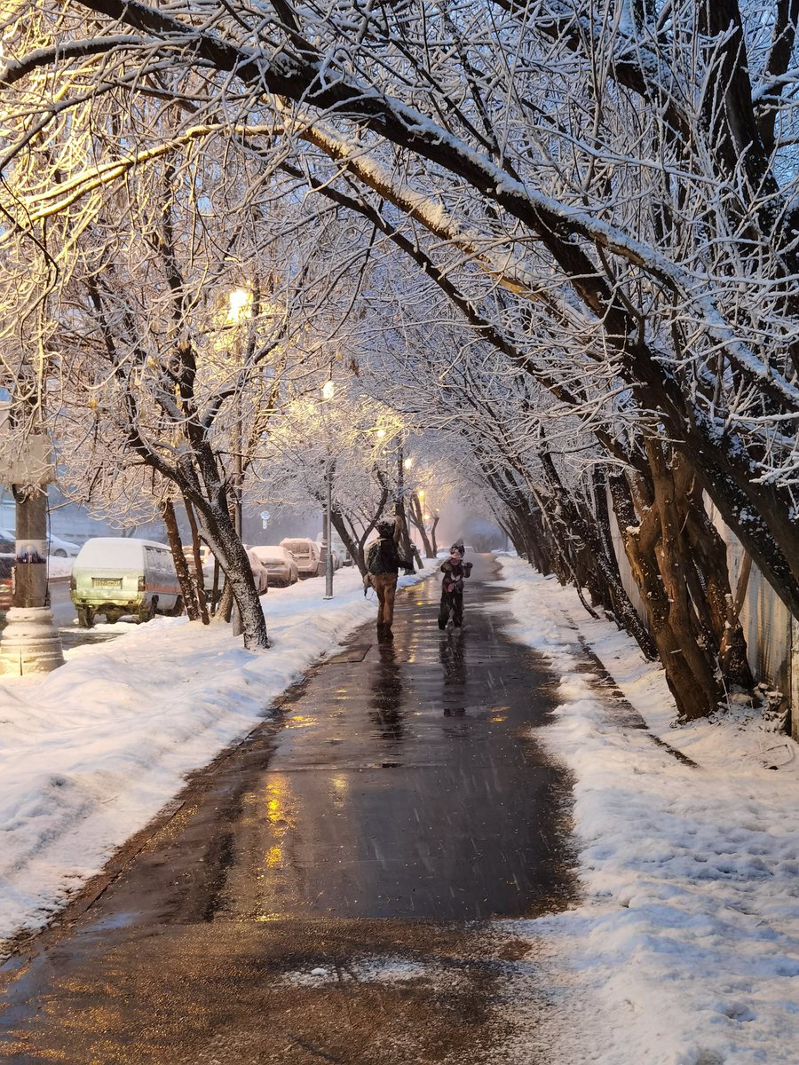 _ajimaster's tweet image. Апрель в Москве🤨😢