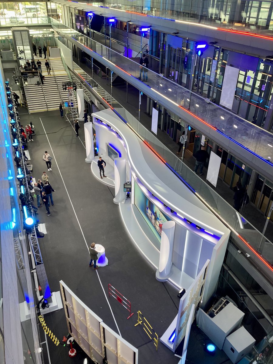 🗳🇫🇷 Premier tour J-3 ! ⁦<a href="/Francetele/">France Télévisions</a>⁩ se prépare pour vous faire vivre en direct cette soirée électorale #presidentielle2022 ⁦⁦@infofrance2⁩ ⁦<a href="/franceinfoplus/">franceinfoplus</a>⁩