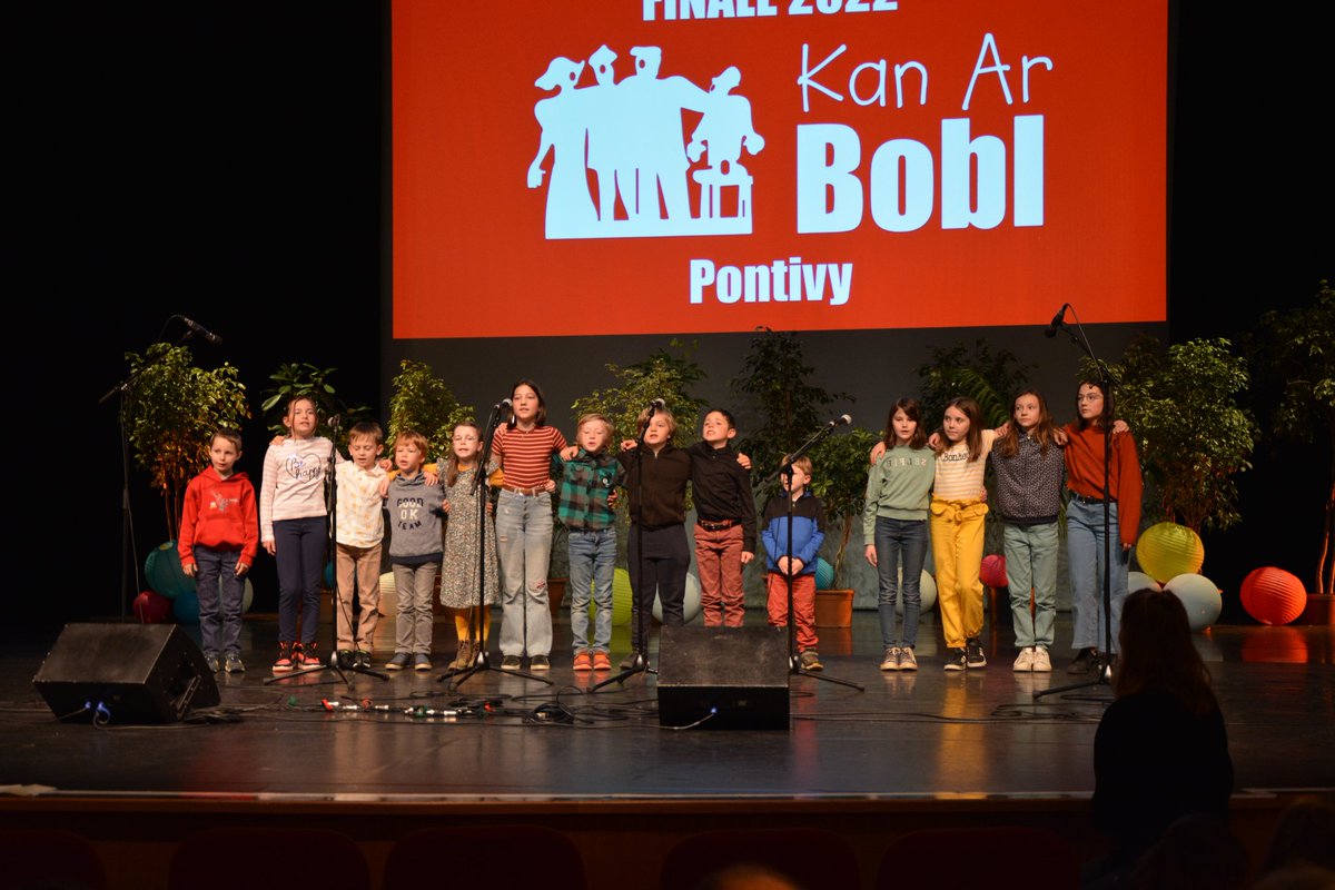 Lauréats #KanarBobl. Félicitations aux élèves et à Nolwenn.