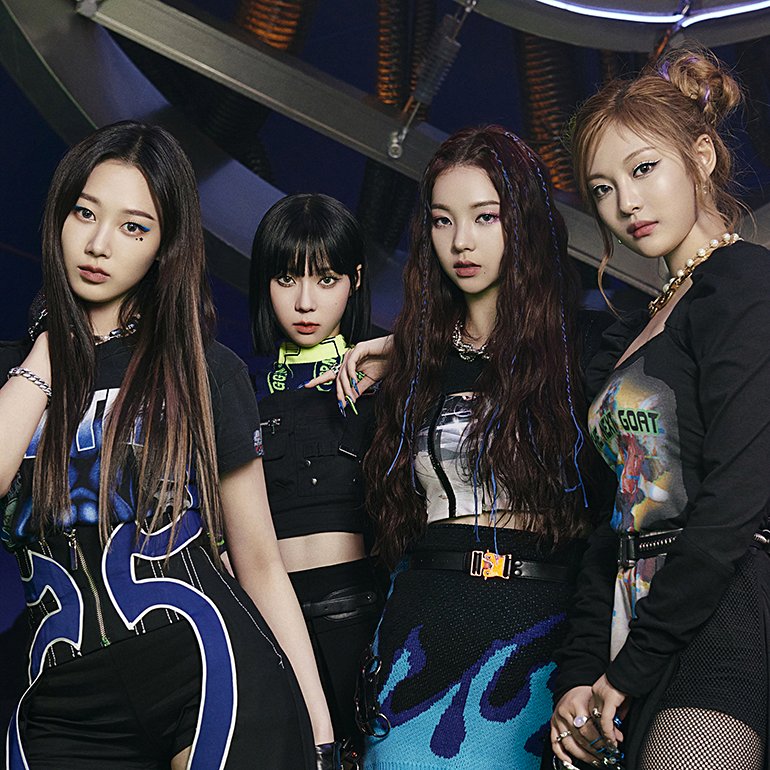 UpdateKGirls's tweet photo. AMAMOS VER! O primeiro mini-álbum do aespa, "Savage", ultrapassou a incrível marca de 600 mil cópias vendidas na Gaon. https://t.co/W9Uz95CQym