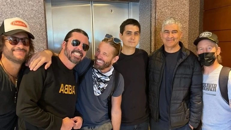 consequence's tweet photo. "They say 'never meet your heroes,' because they will disappoint you. That didn’t apply to Taylor Hawkins."

A Foo Fighters superfan from Paraguay recounts his experience working as the band's interpreter during their visit to Asunción: https://t.co/cCM3lfy1Ip https://t.co/b6pjce2Lv4