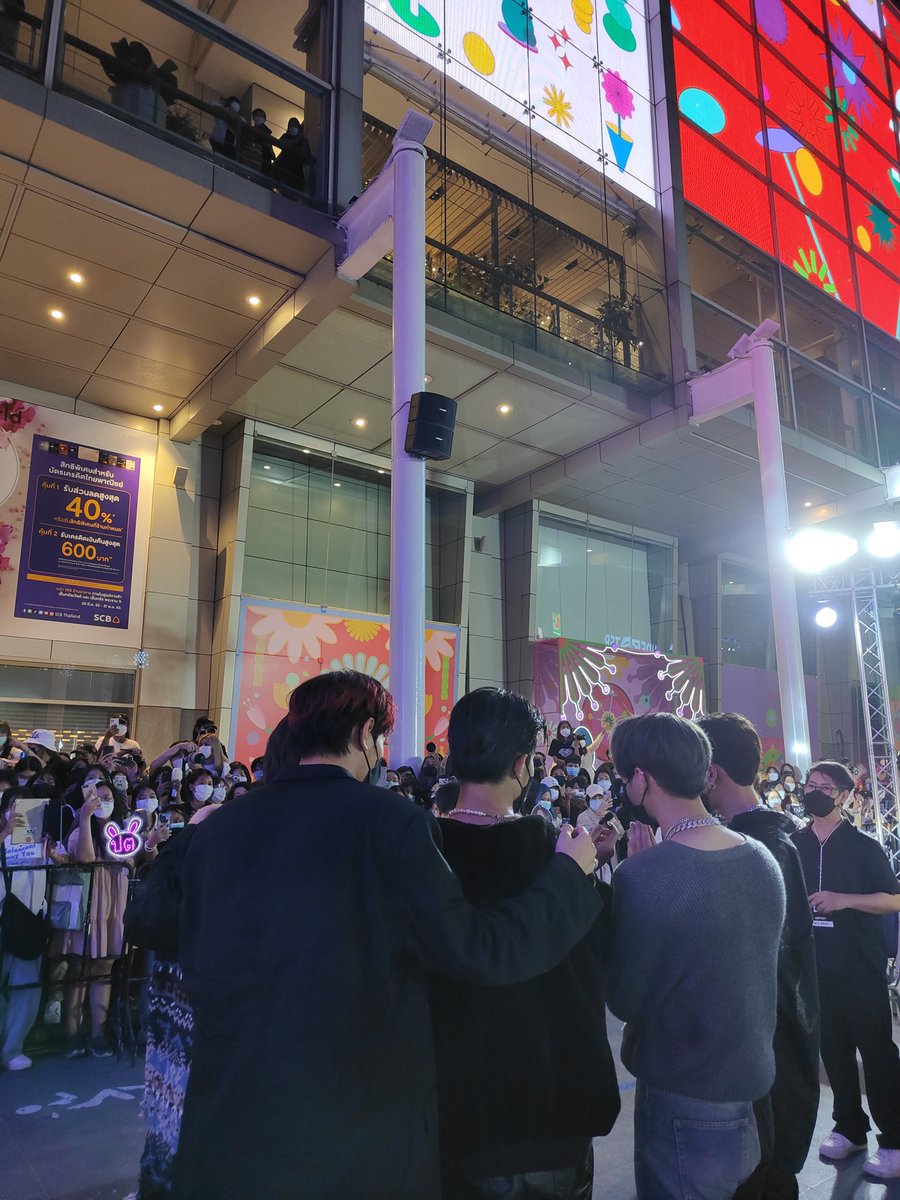 LAZiCON ที่พามาสู่ LAZ1
ครอบครัว มีพ่อโอม แม่ดา ลุงชิน พี่ชายพุฒิ พี่สาวซานิ แล้วก็พี่น้องอีก 35 คน

#LAZ1_DEBUTSHOWCASE