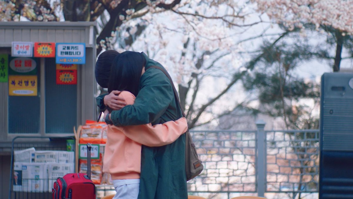 anne10048282's tweet photo. 우린 어딜까
아무것도 보이지 않아
찾을 수 없는
이 길의 끝에 서있는 걸

어디로 가는지
어디쯤인 건지
너는 아무 말도 https://t.co/n7D8irSg7v