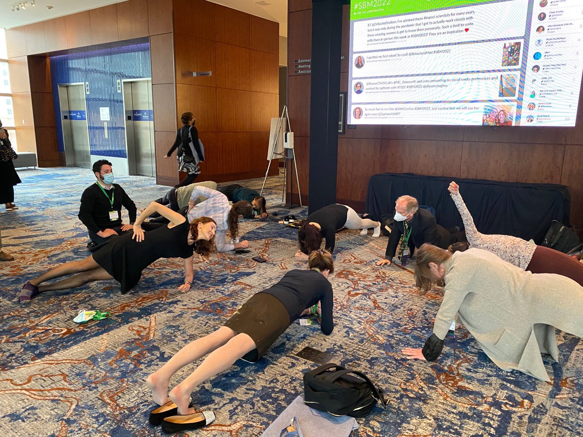 Fun to plank with ⁦@DrSherryPagoto⁩ ⁦@ebeckjord⁩ ⁦@sarahbannonPhD⁩ ⁦@EthanLesterPhD⁩ Vicky grunberg Jim Doorley Jonathan Greenberg. 5 minutes! #SBM2022 photo by ⁦@ranielwy⁩