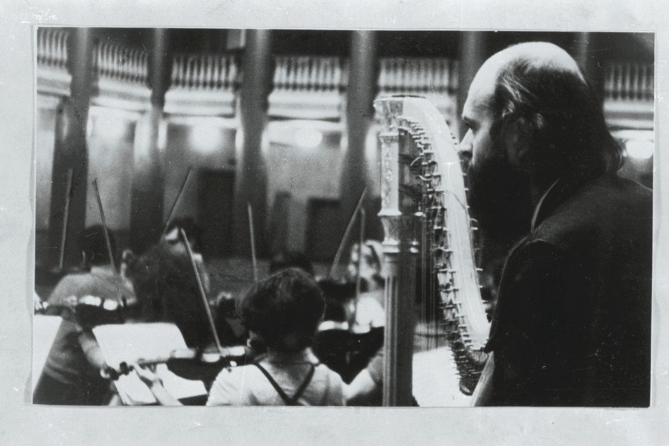 7 April marks the 45th anniversary of the premiere of "Cantus in Memory of Benjamin Britten", one of the most beloved and most performed works in Pärt’s oeuvre. 
Read more bit.ly/3xeU4dJ
#Cantus45 #ArvoPärt