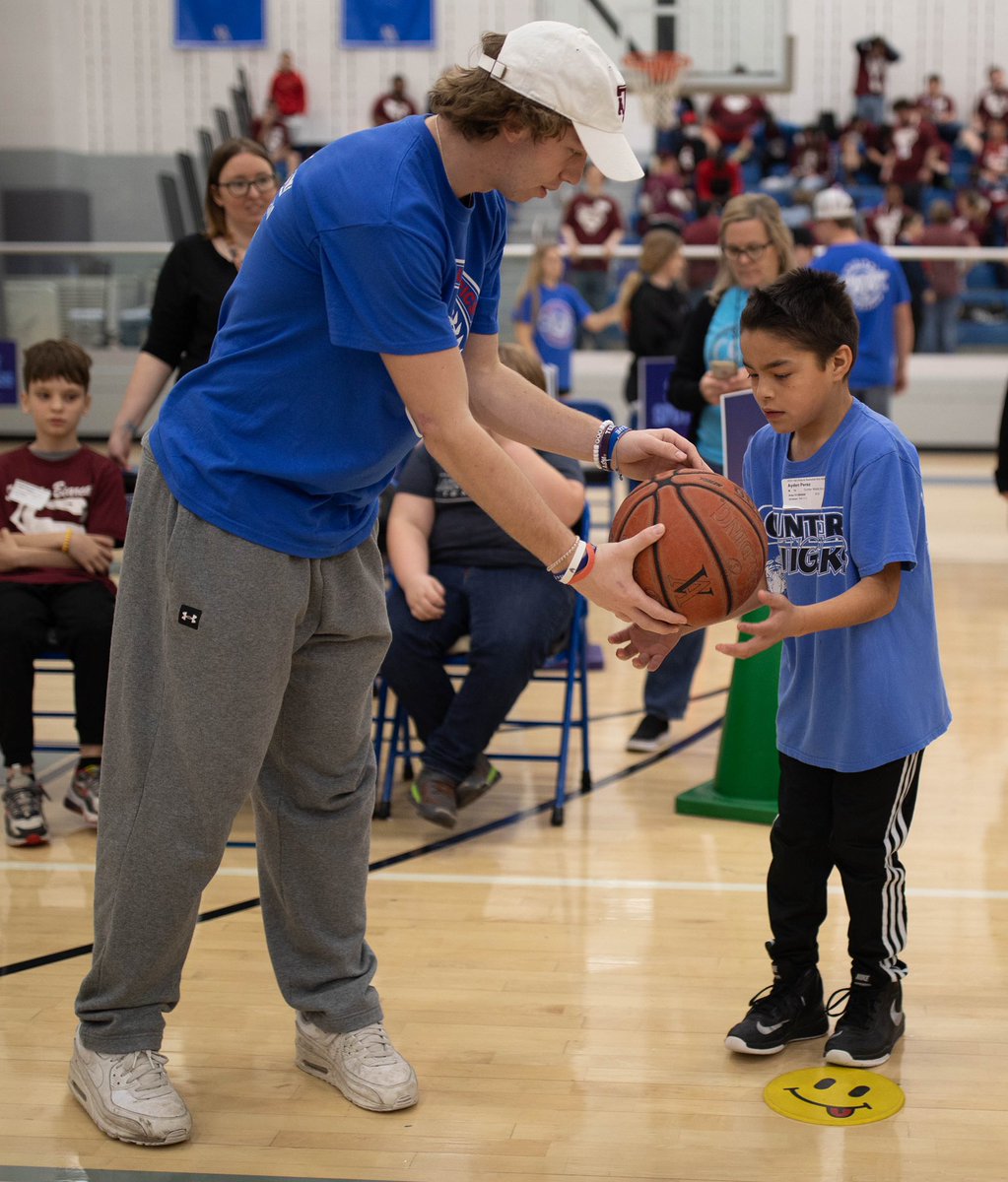 Happy #NationalStudentAthleteDay to the athletes who selflessly play and serve their team week after week! These kids show time and time again what sports are all about! 💙
