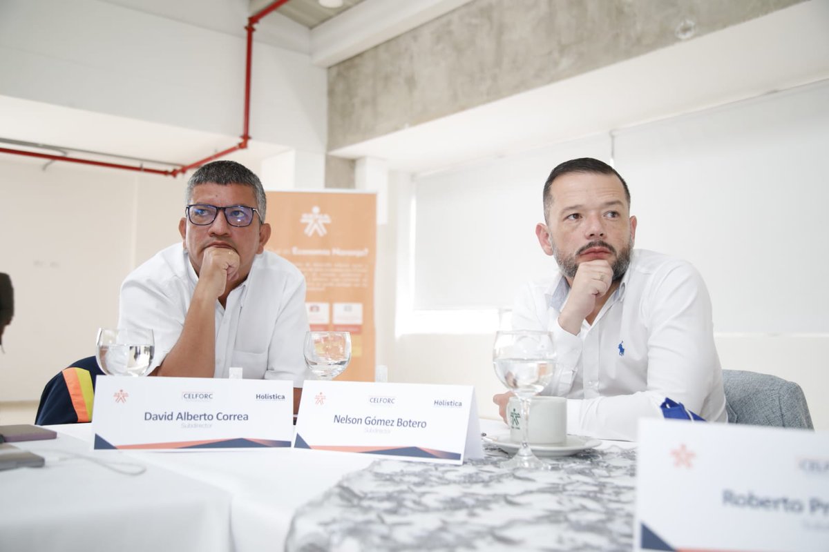 SoySENAGirardot's tweet photo. #AEstaHora participamos en el Taller de voceria en compañía de excelentes profesionales del  @SENABoyaca, @SenaVaupes, @SENACmarca, @SENAComunica y @Grupo_Holistica ✅
Estos espacios nos permiten potenciar habilidades y estrategias para seguir construyendo país #MisiónSENA 🧡🇨🇴 https://t.co/hkmasTs0sG