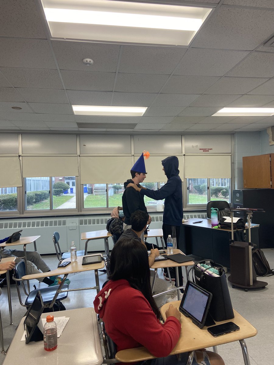 fpm_ms's tweet photo. Having fun in geometry with PARTY 🎉 HAT https://t.co/9i81Awh4nV