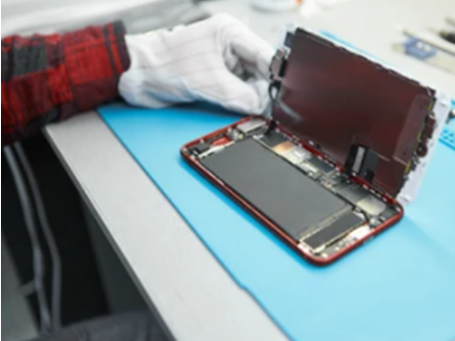WorkshopFixers's tweet photo. We offer cheap repairs to your phone, with most brands supported by our handy technicians in locations near you! Call in today to book an appointment for all minor and major breaks, or just pop in! https://t.co/5heKzyIkCM