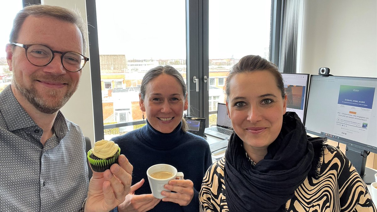 Unter_3's tweet photo. #explore-Workshop heute hier bei @tuevnord mit @CaroRoterberg  &amp; @JuliaMandrion - natürlich nicht ohne Käffchen und leckere Muffins ☕️ https://t.co/mOS4TzfNR9