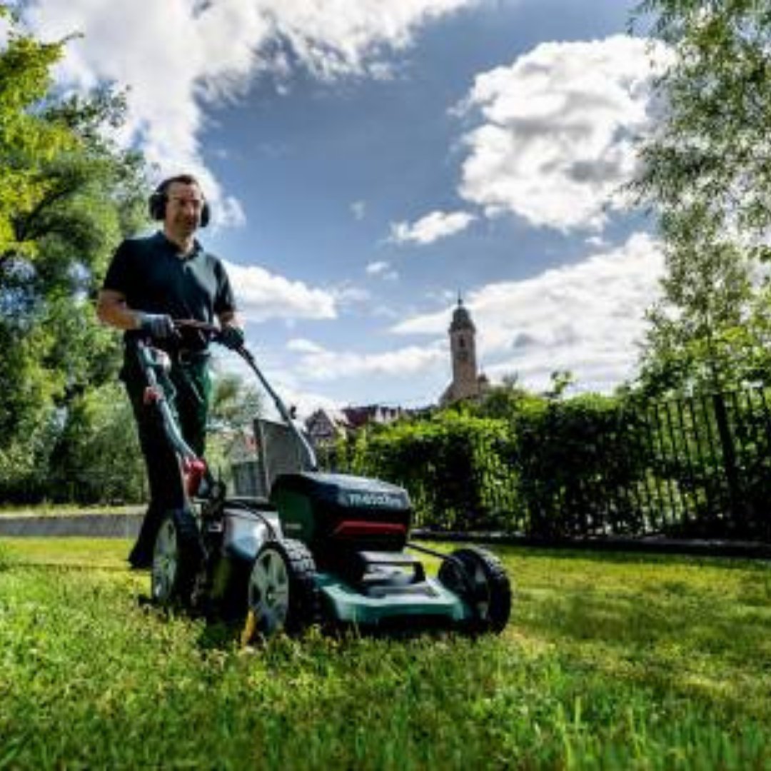 toolstore_uk's tweet image. This quiet Metabo RM36-18LTXBL46 18V Brushless Lawn Mower offers efficient mowing, and the mowed material can be ejected at the back, collected in the flexible collection bag, or mulched immediately 🙌

Find Out More: bit.ly/3DSsxQQ

#Metabo #MetaboUK