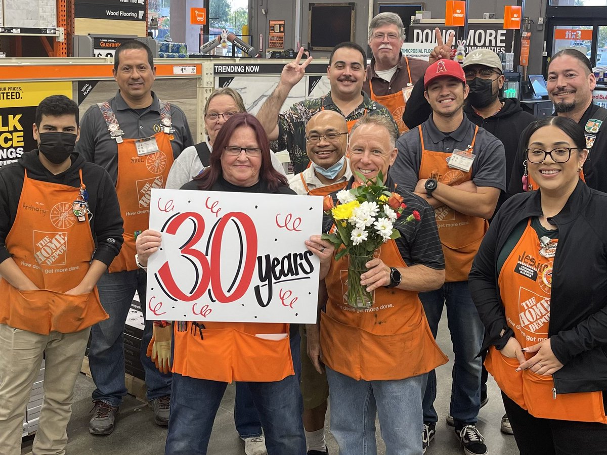 615_orangehd's tweet photo. Happy Anniversary Karen. You are such a wonder asset to our store. 30 years at 615 and going strong💪🏼 🎉🧡@MelissaCoronad2 @mike_astorino @HDLMPerez @JabarrBean https://t.co/mV2fJlHWo3