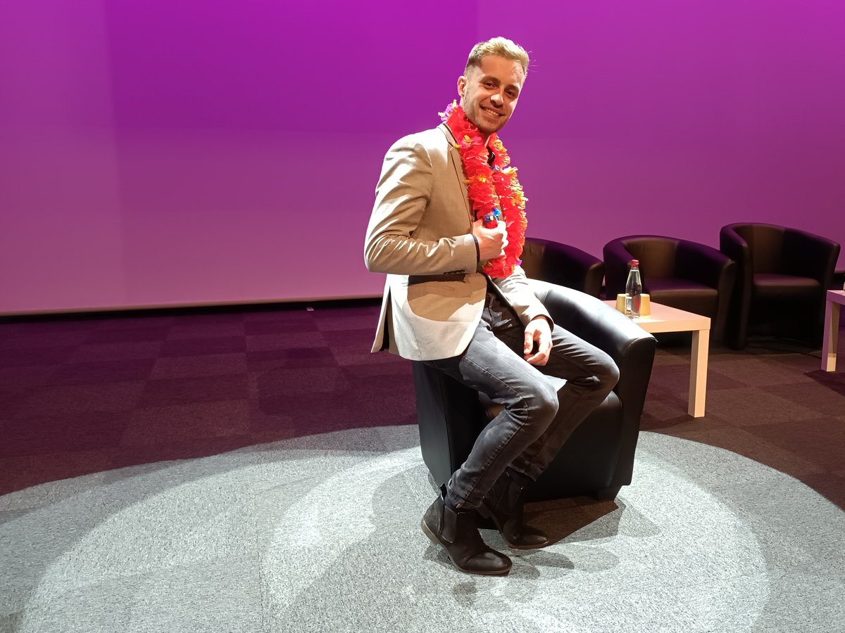 DiagoraCongres's tweet photo. [L’équipe des Spécialistes #Diagora]

Aujourd’hui @AlexPietri31, notre commercial grands-comptes fête son anniversaire ! 🥳 💥
👉Pour que sa journée s’achève en Beauté, n’hésitez pas à commenter 🗨️ ce post ou à lui envoyer une nouvelle demande 😉
#DiagoraEquipe
#DiagoraEvenements https://t.co/A3RBjnnuAJ