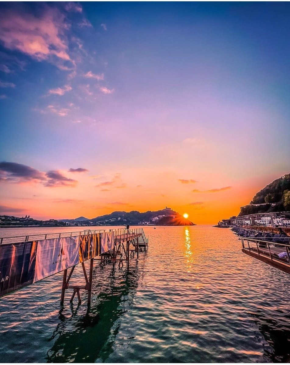 bartxepetxa's tweet photo. No words 🤩🤩🤩🤩
Grandeeee Sergio por captar asi de bonita la foto @sergio_q81 😍😍😍😍 Hay atardeceres y luego está este #atardecer #madremia #quefoto #donostiasansebastián #Donostiamaitezaitut https://t.co/3avEJykJWQ