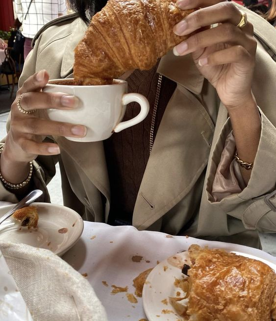 adacatalinaa's tweet photo. coffee&amp;croissants <3 https://t.co/ugYNC7bwpG
