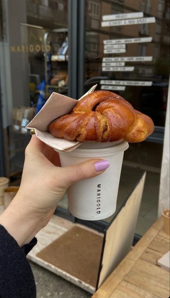 adacatalinaa's tweet photo. coffee&amp;croissants <3 https://t.co/ugYNC7bwpG