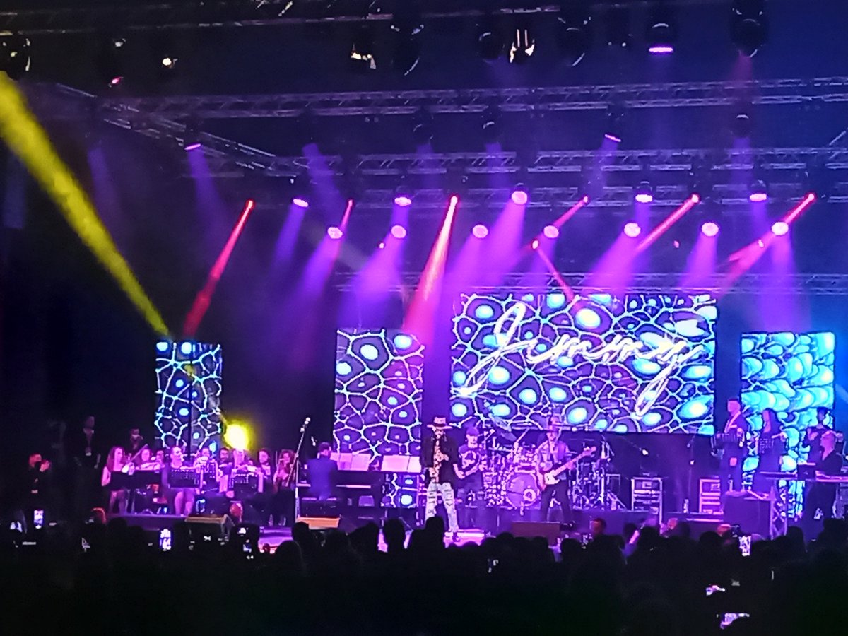 Ritmo, energia, divertimento. #JimmySax  trascina il pubblico del #Palapartenope di #Napoli con la potenza esplosiva del suo sassofono in un concerto da tempo sold out. <a href="/JimJimmySax/">Jimmy Sax</a> <a href="/TPalapartenope/">Palapartenope</a>. Alle 19.35 <a href="/RaiTre/">Rai3</a> <a href="/TgrRaiCampania/">Tgr Rai Campania</a>