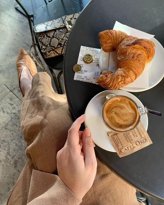 adacatalinaa's tweet photo. coffee&amp;croissants <3 https://t.co/ugYNC7bwpG