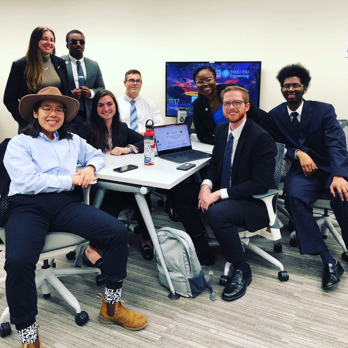 FAMUFSUCOE's tweet photo. These #EngineeringSeniorDesign chemical engineering students from @floridastate and @FAMU_1887 are sitting pretty after nailing their oral project presentations this morning! #NoleEngineers #RattlerEngineers https://t.co/kJ01dHIBmQ