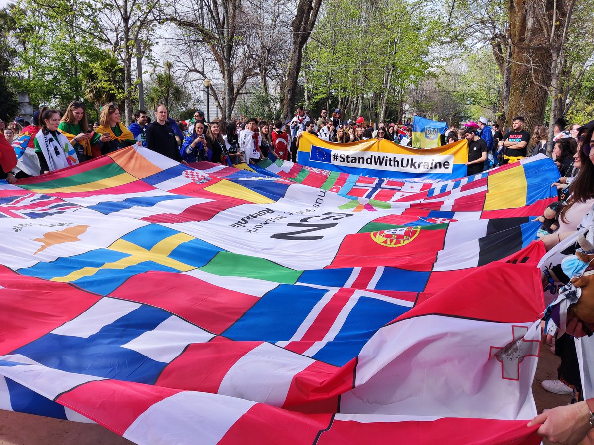 ESN_Int's tweet photo. 🙌 800+ members of the #ErasmusGeneration gathered in Porto for their first EVER meeting and celebrated #unity in #diversity with a traditional flag parade.

#EGM2022 will feature over 80 different sessions so make sure to follow us until the end of the week! https://t.co/GCSUHpLP3Y