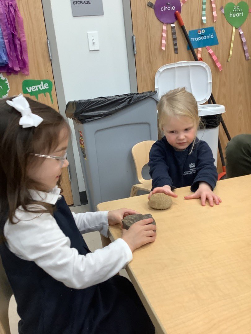 prenurserybisc's tweet image. Thank you Mr. Collins for bringing such exciting fossils for #curiouscaterpillars to explore during STEAM today! #prenursery #bisclp #bisclincolnpark