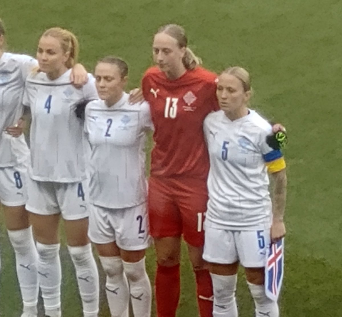 Með fyrirliðaband í úkraínsku fánalitunum gegn Hvíta Rússlandi. Vel gert. #fotboltinet