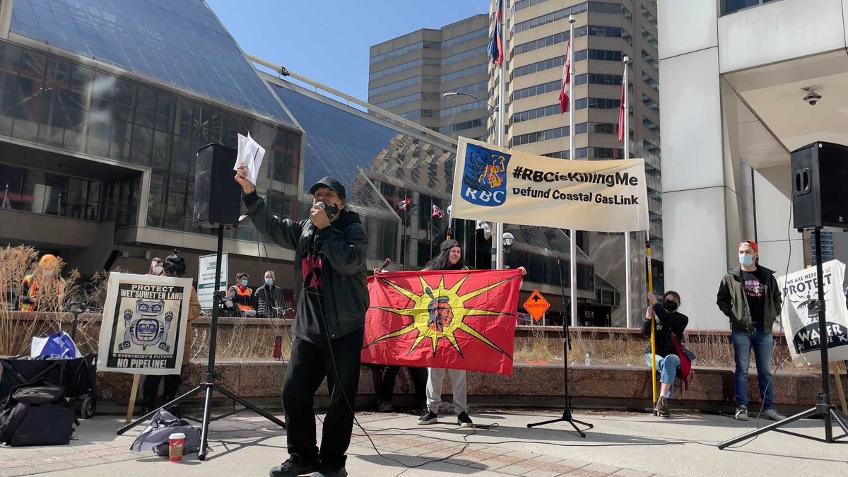 leadnowca's tweet photo. .@RBC’s AGM is underway and hundreds across Canada are calling on them to stop funding climate destruction and Indigenous rights violations.

Join them by sending a message to CEO Dave McKay and tell him to divest from fossil fuels now 👉 https://t.co/L2T9HAZQWJ #NoMoreDirtyBanks https://t.co/JgBSil1Zab