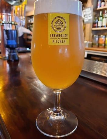 Our very own International Women's Day beer is launched tonight at 7pm! A juicy &amp; powerful NEIPA brewed by amazing local ladies - we have named this one "The Full Vermonty"!
#beer #beerstagram #womensday2022 #craftbeer #pubs #