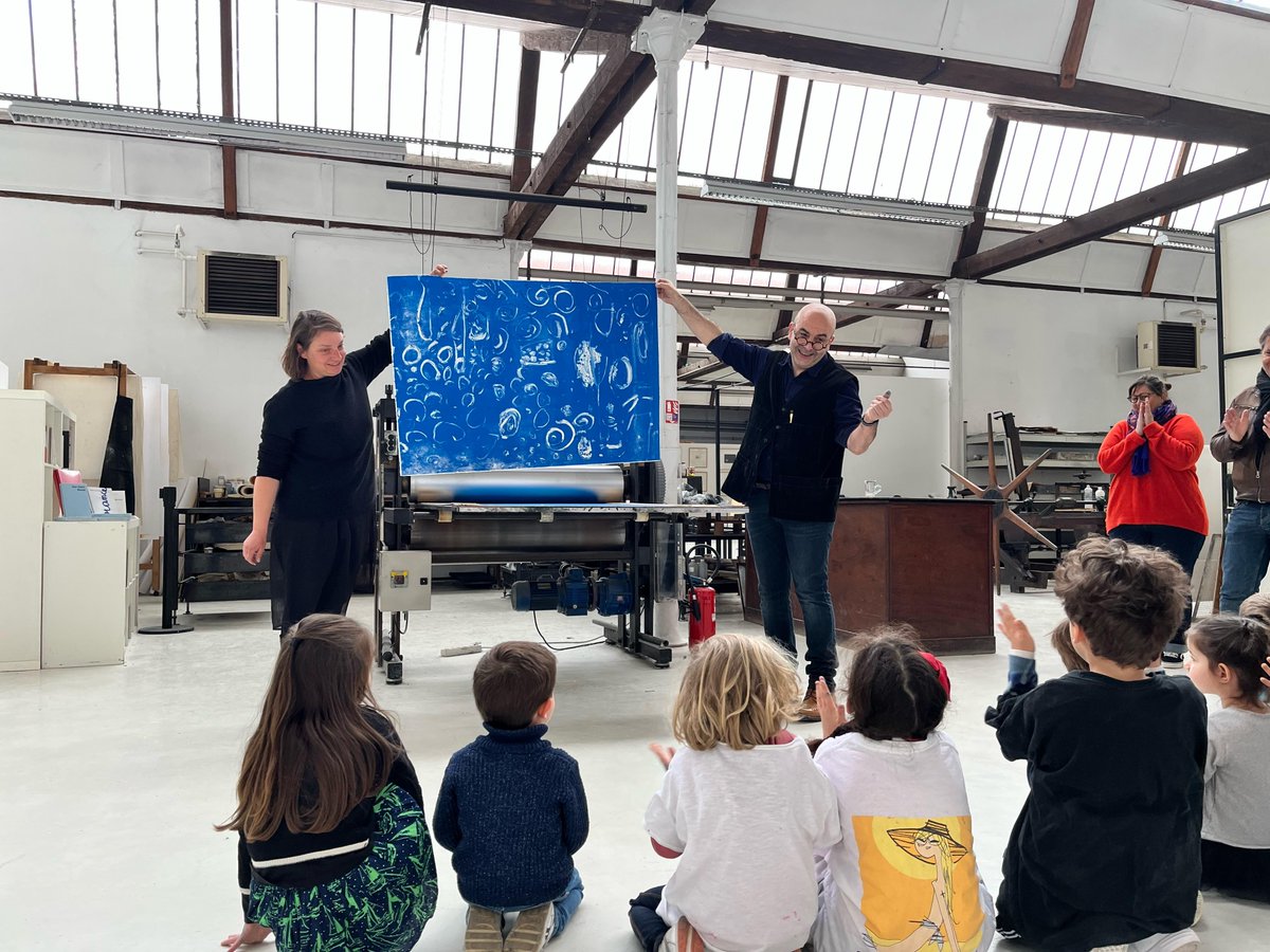 urdla_'s tweet photo. Retour en image du dernier tirage des petites sections de l’école Rosa Parks à @uurdla encadré par l’artiste Frédéric Khodja dans le cadre de Villeurbanne Capitale française de la Culture 2022.
#urdla #frederickhodja #artchildren # villeurbanne #capitalefrançaisedelaculture https://t.co/t9DkcTRFWy