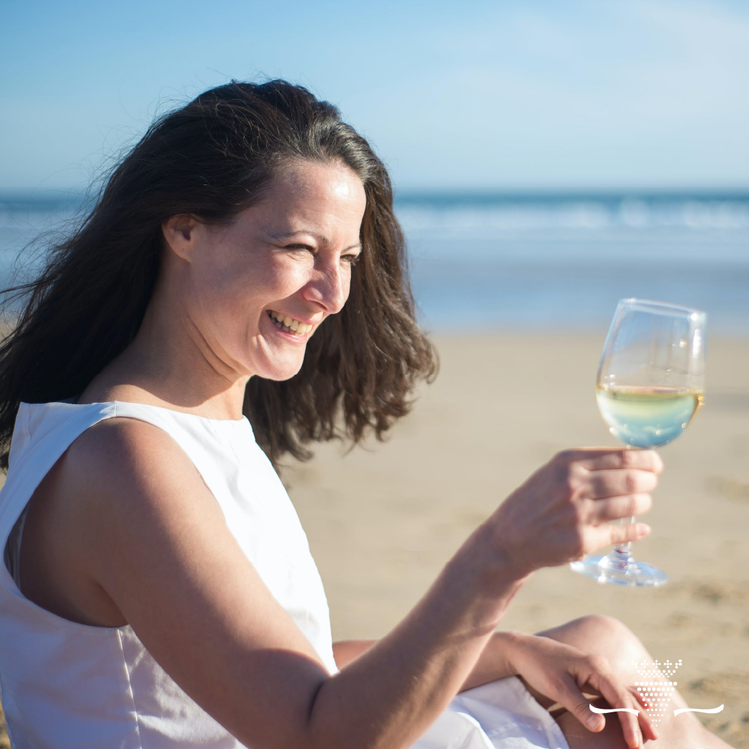¡Un día de sol y playa! ☀️

No hay mejor plan que disfrutar de una copa de vino de Privilegio en nuestras playas de Huelva. 

¿Cuál es tu preferida? 🤔

#vinosdehuelva #vinoblanco #vinosandaluces #spanishwine #vinosdelcondado