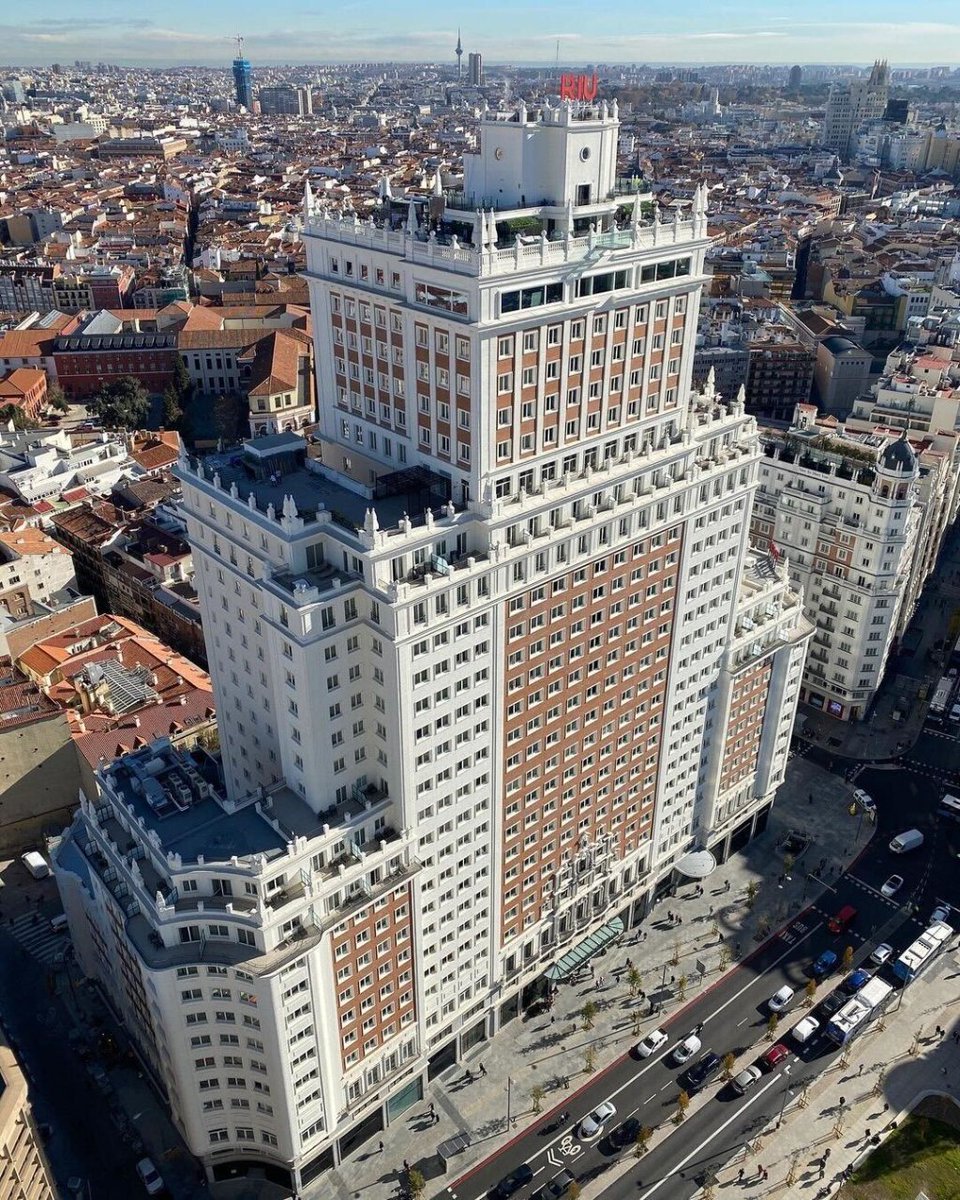 Visita_Madrid's tweet photo. Hotel RIU Plaza España. 🏙️

📸: torredemadridviews (IG).

#VisitMadrid #Madrid #VisitaMadrid #Spain #PlanesMadrid #MadridCity #MadridSpain  #MadridLovers https://t.co/llhLwTu4jy